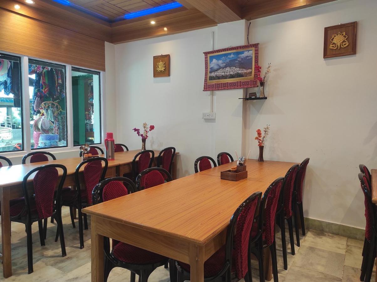 Hotel Tawang Regency Buitenkant foto