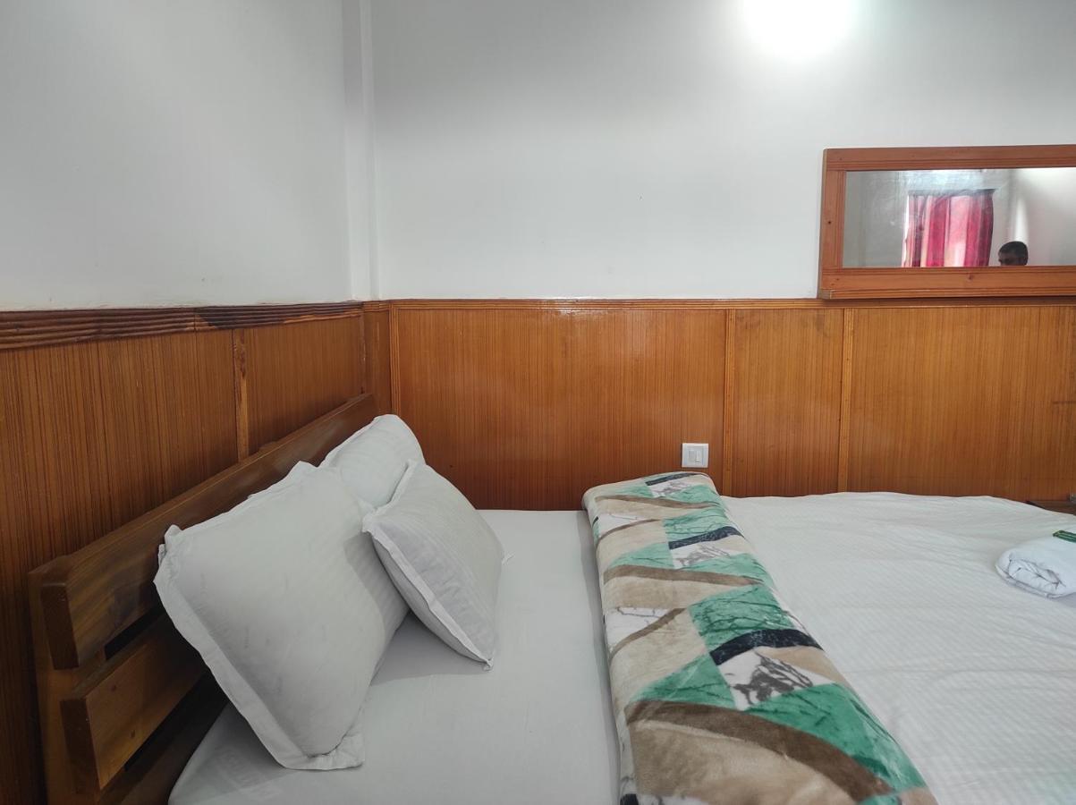 Hotel Tawang Regency Buitenkant foto