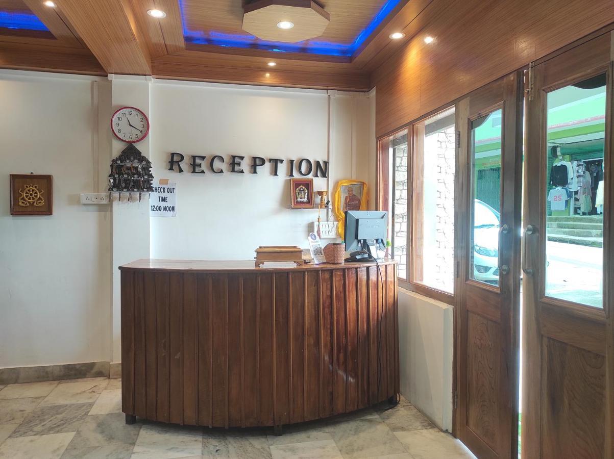 Hotel Tawang Regency Buitenkant foto
