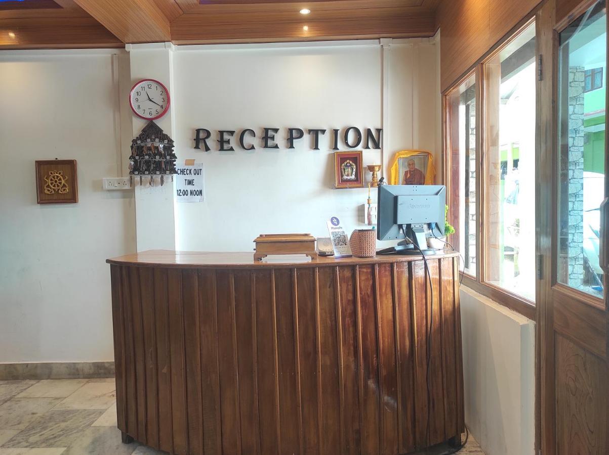 Hotel Tawang Regency Buitenkant foto