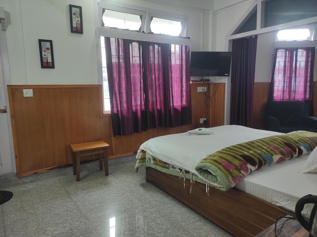 Hotel Tawang Regency Buitenkant foto
