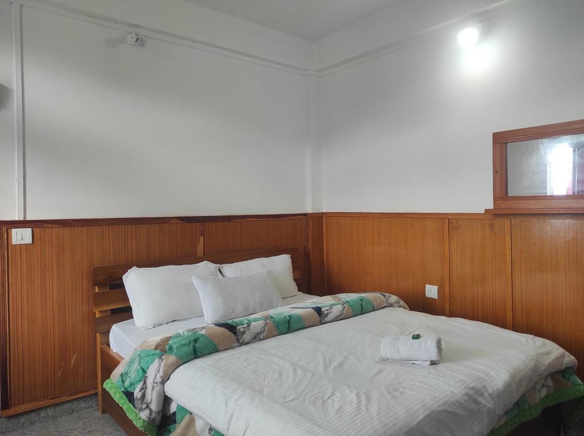 Hotel Tawang Regency Buitenkant foto