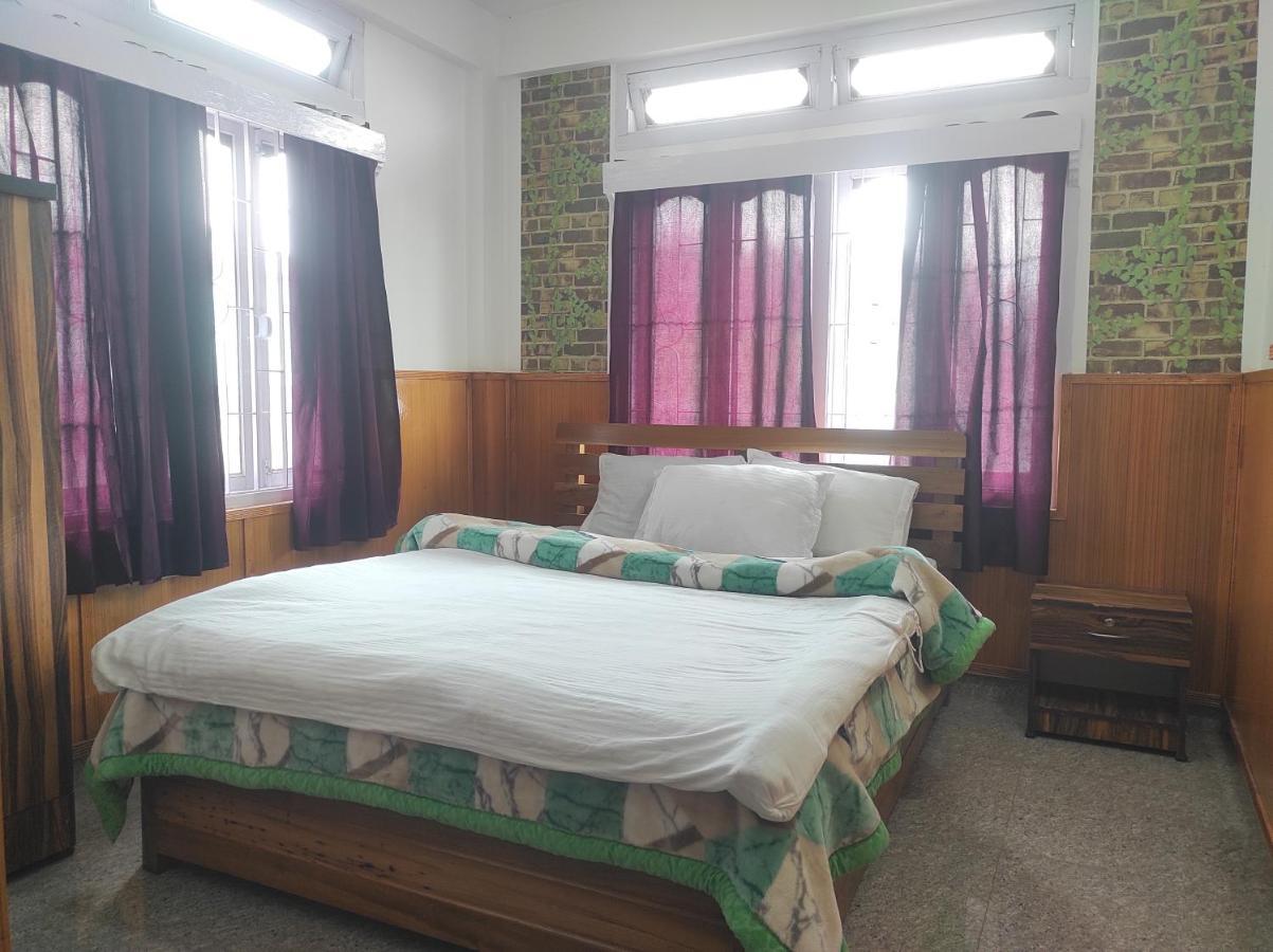 Hotel Tawang Regency Buitenkant foto
