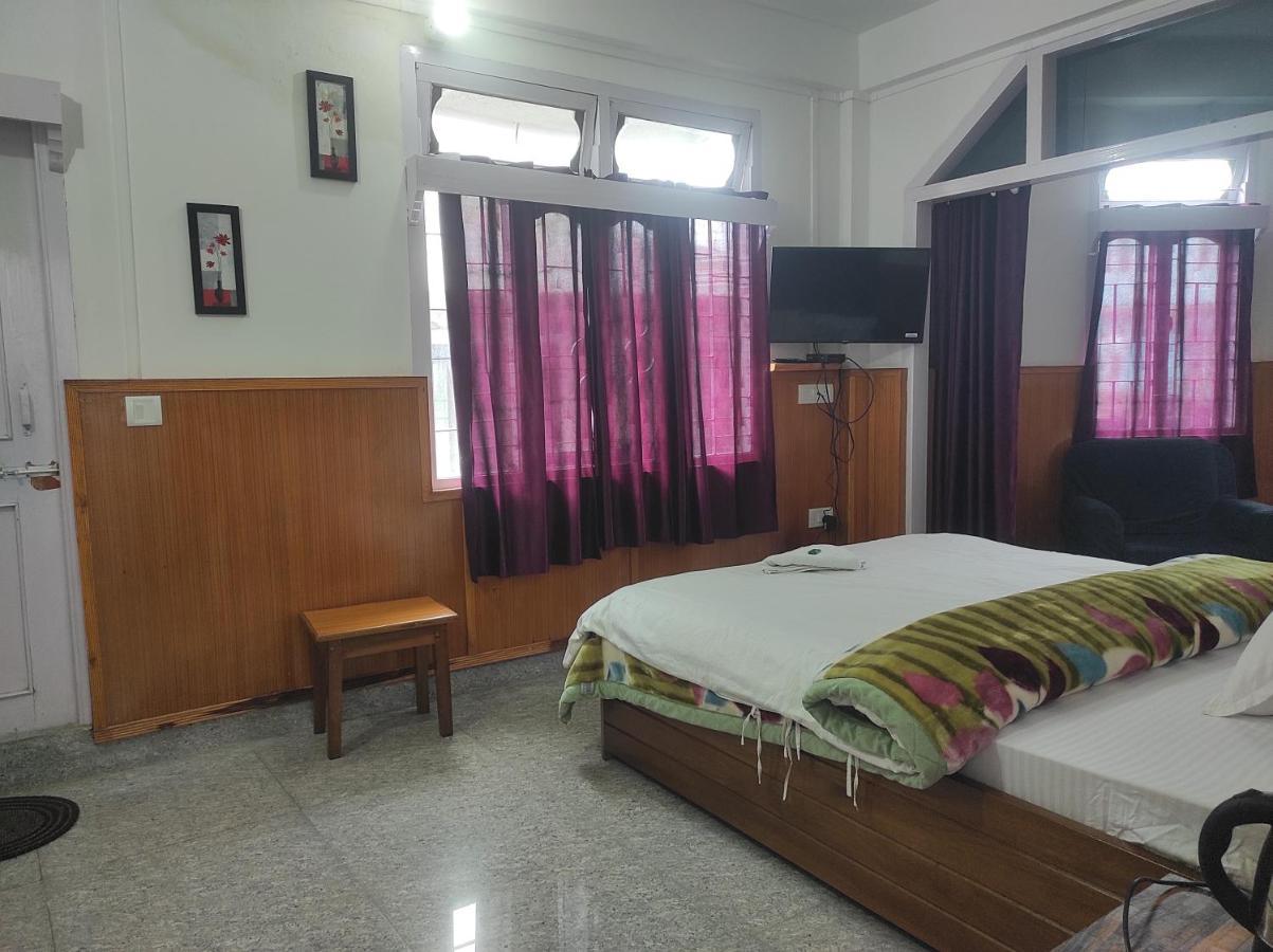 Hotel Tawang Regency Buitenkant foto