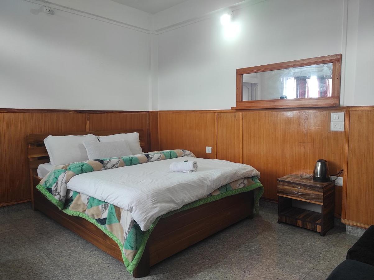 Hotel Tawang Regency Buitenkant foto