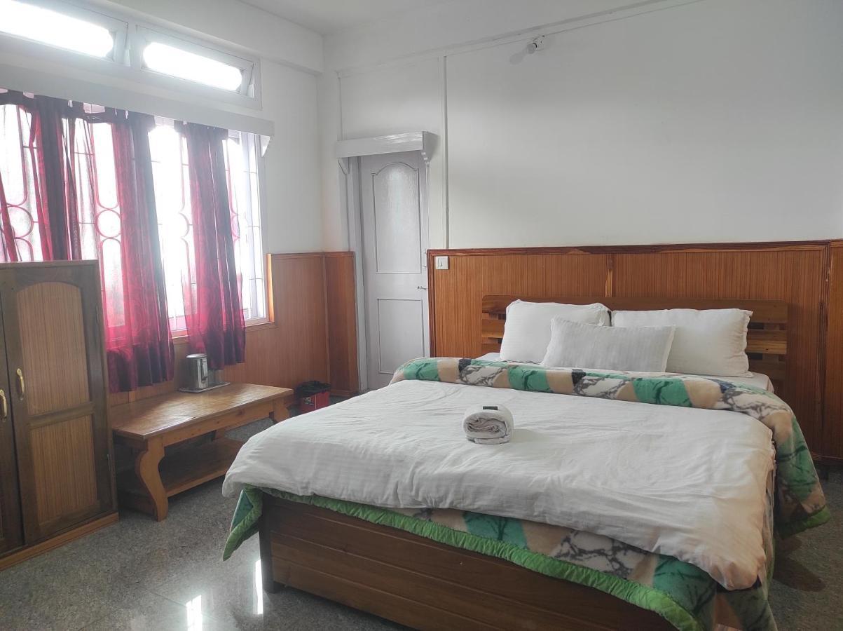 Hotel Tawang Regency Buitenkant foto