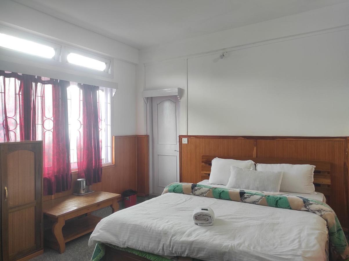 Hotel Tawang Regency Buitenkant foto