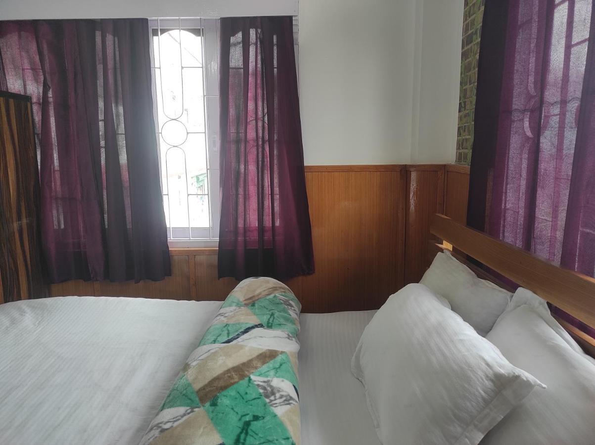 Hotel Tawang Regency Buitenkant foto