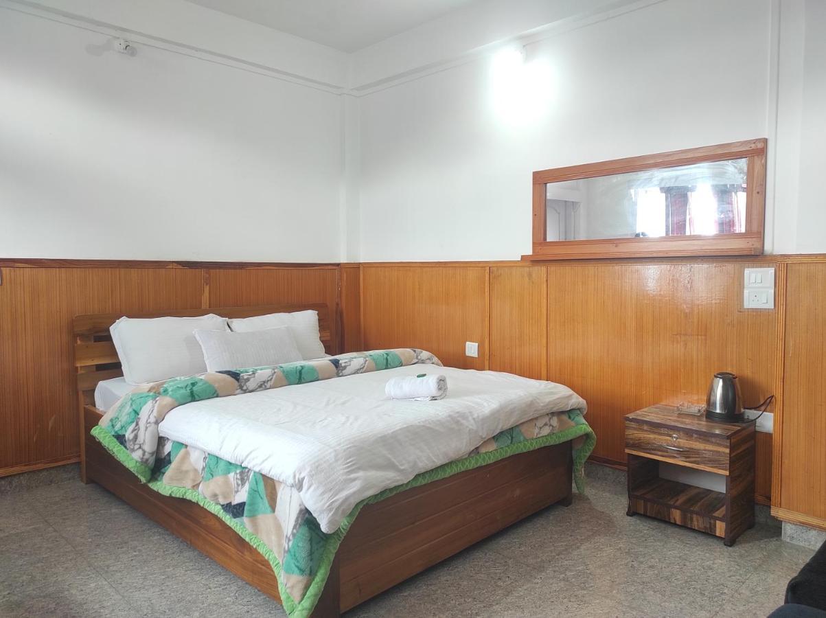 Hotel Tawang Regency Buitenkant foto