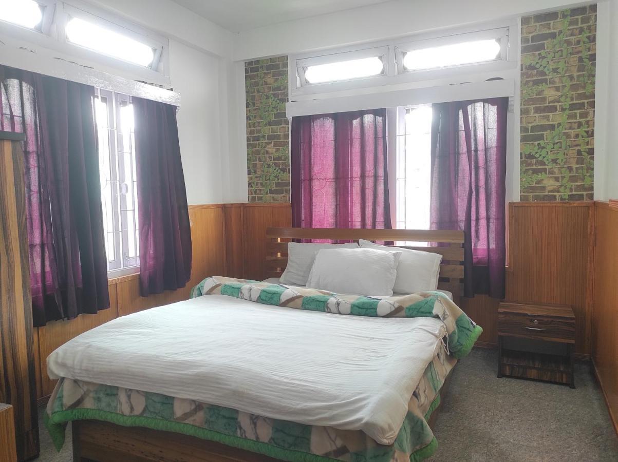 Hotel Tawang Regency Buitenkant foto
