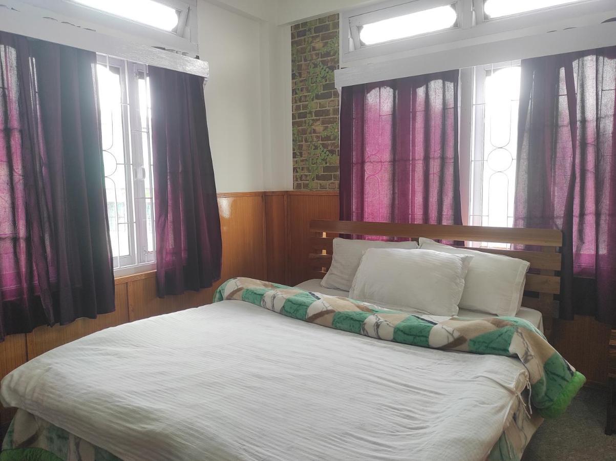 Hotel Tawang Regency Buitenkant foto