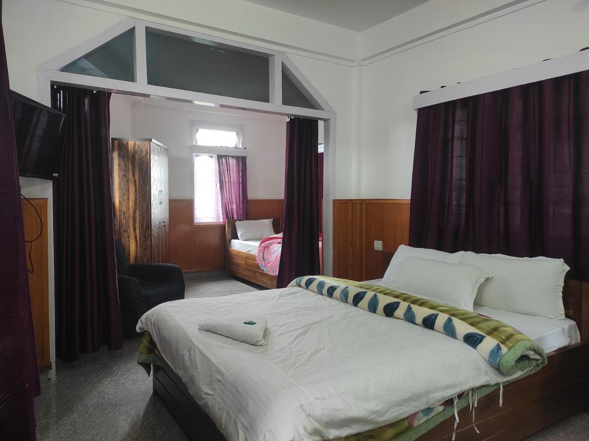 Hotel Tawang Regency Buitenkant foto