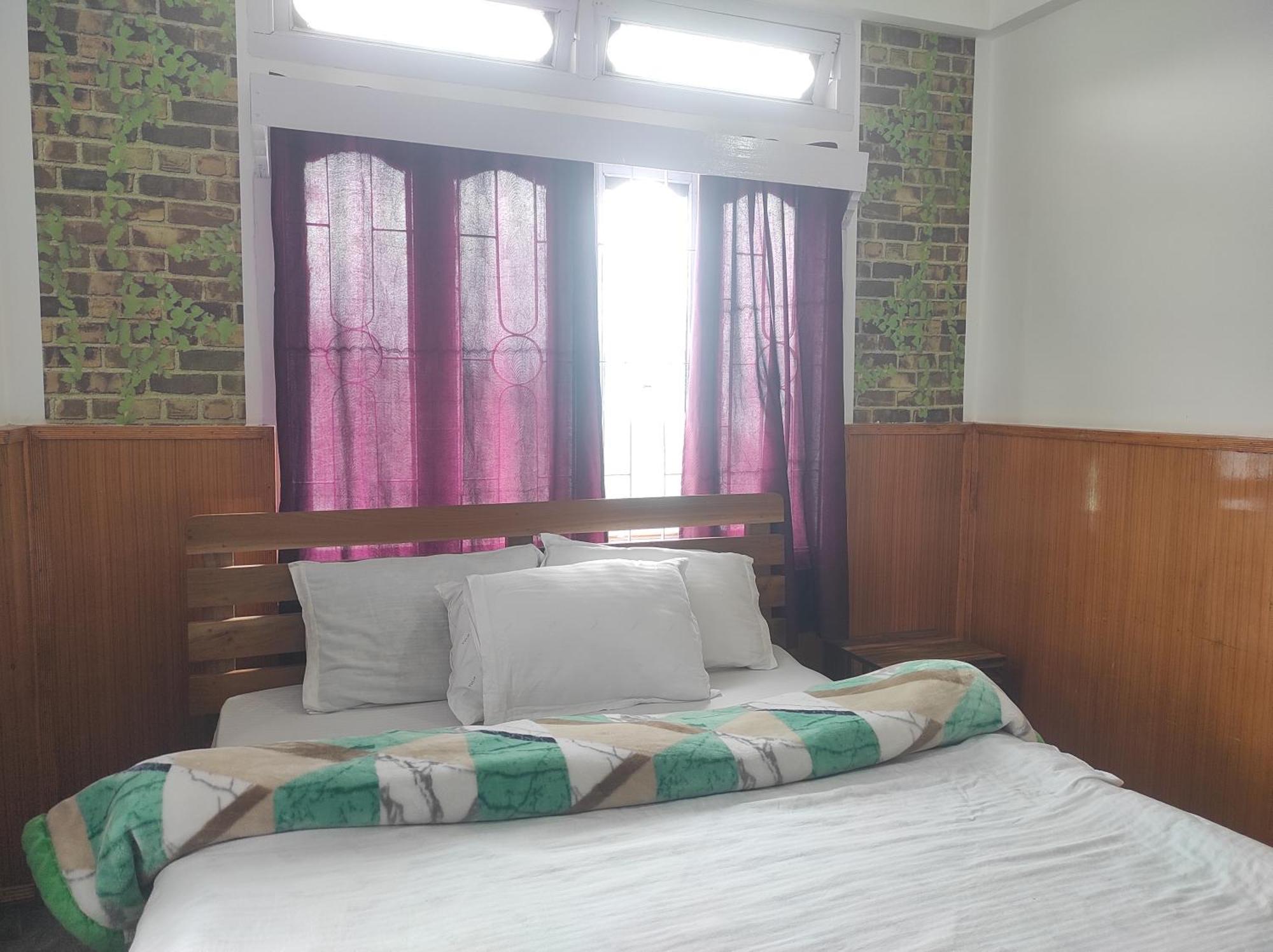 Hotel Tawang Regency Buitenkant foto