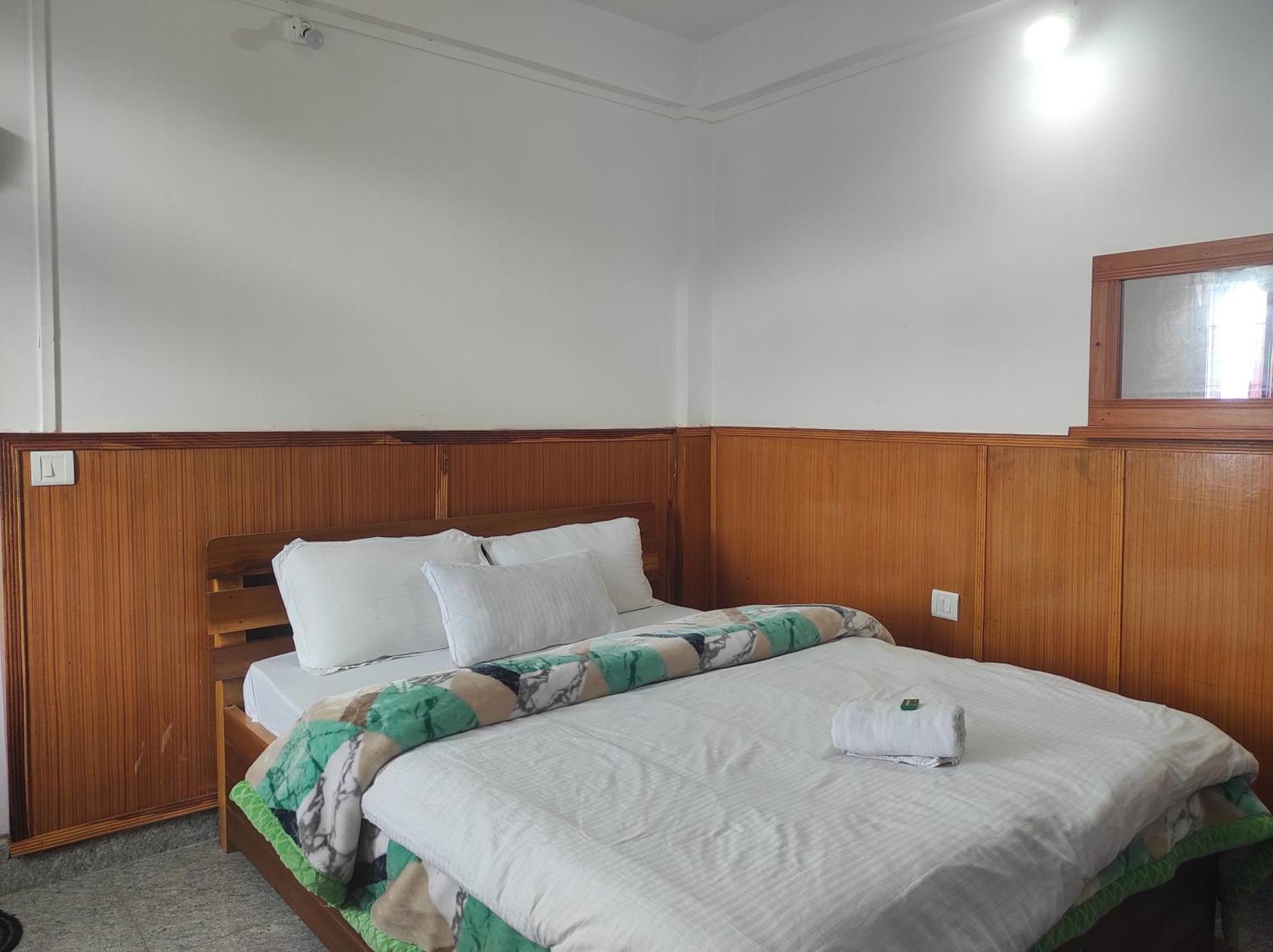 Hotel Tawang Regency Buitenkant foto