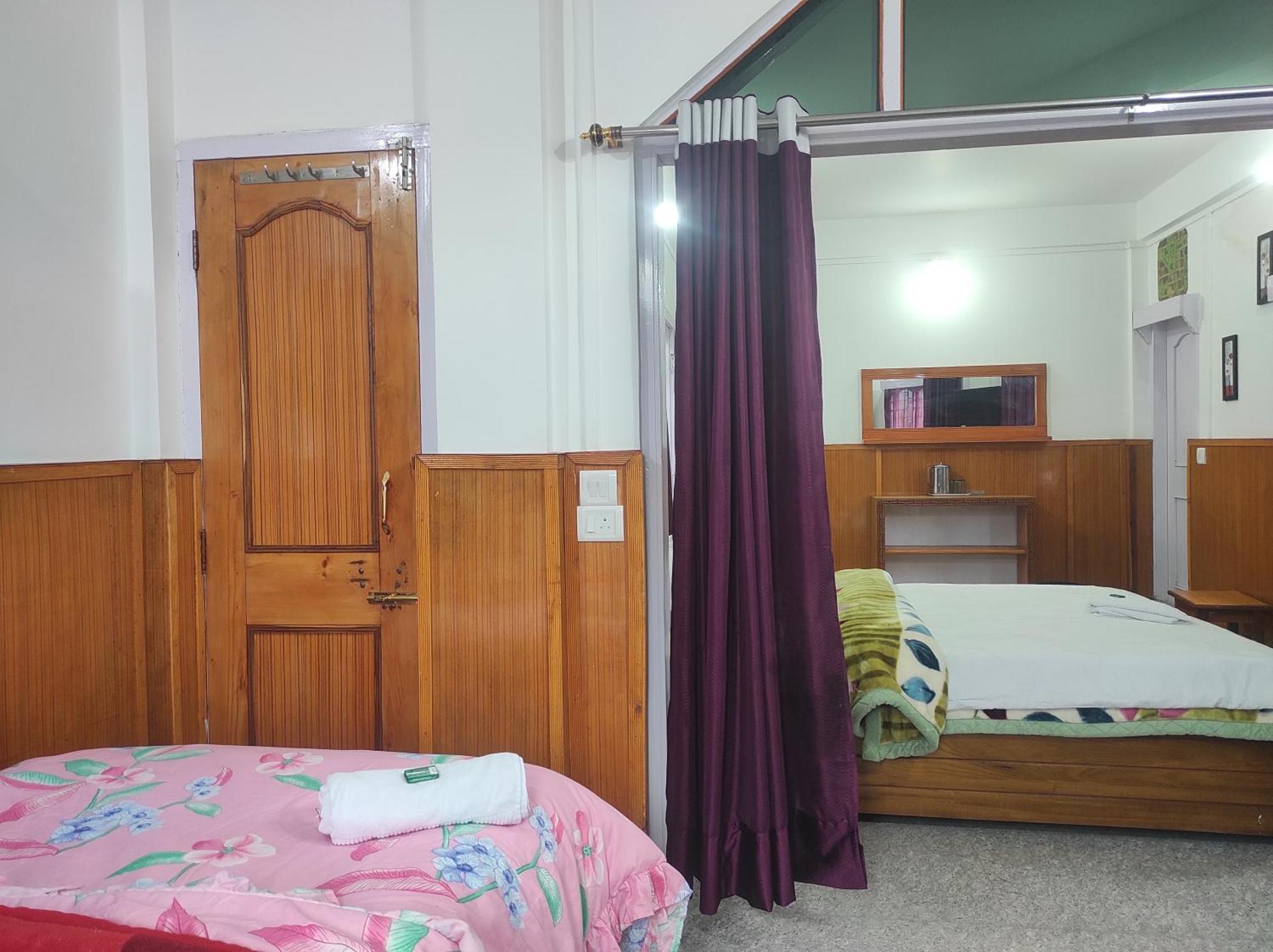 Hotel Tawang Regency Buitenkant foto