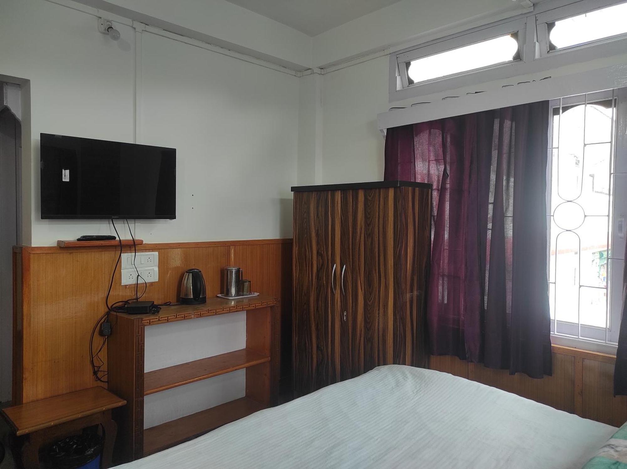 Hotel Tawang Regency Buitenkant foto