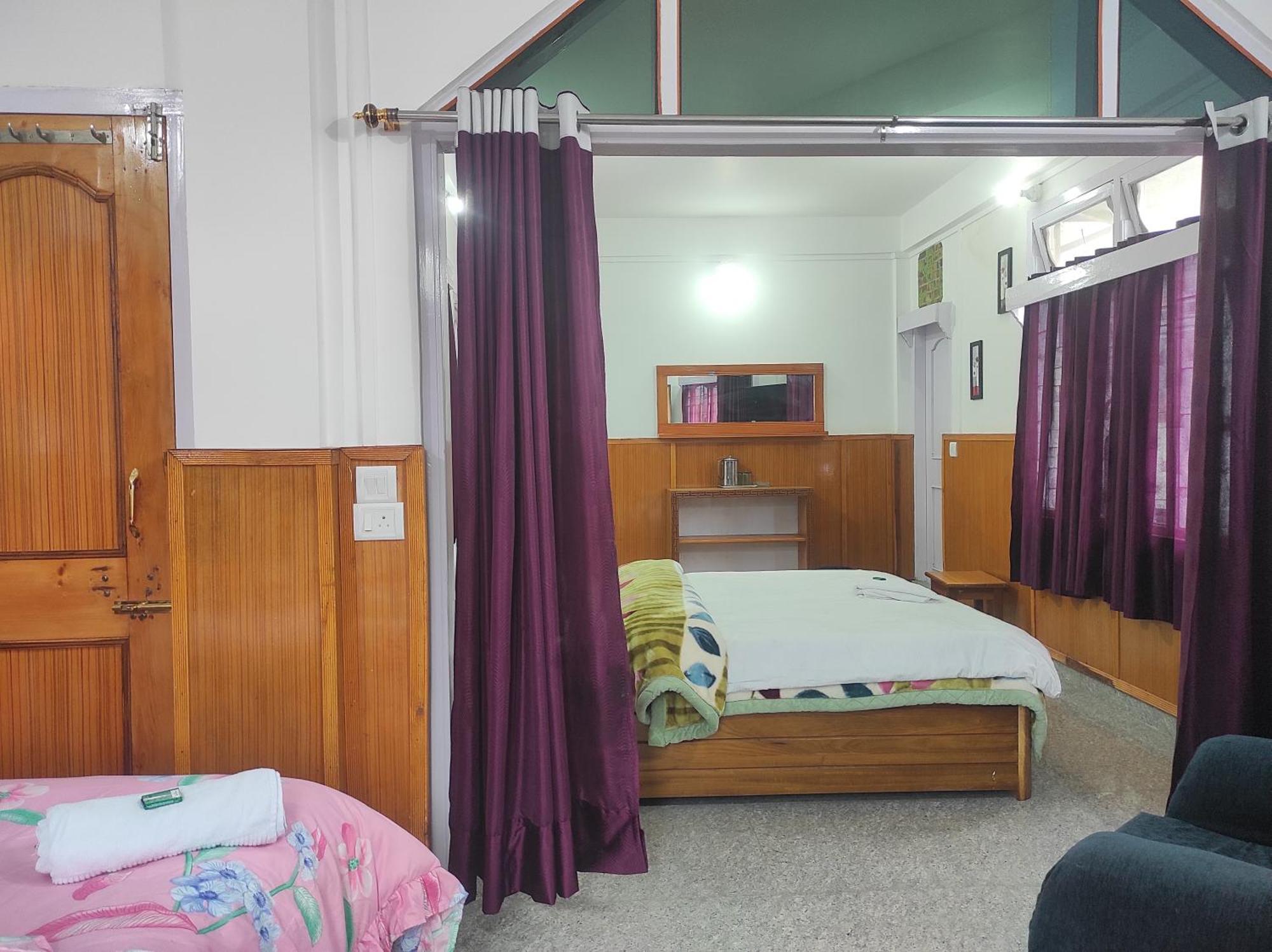 Hotel Tawang Regency Buitenkant foto