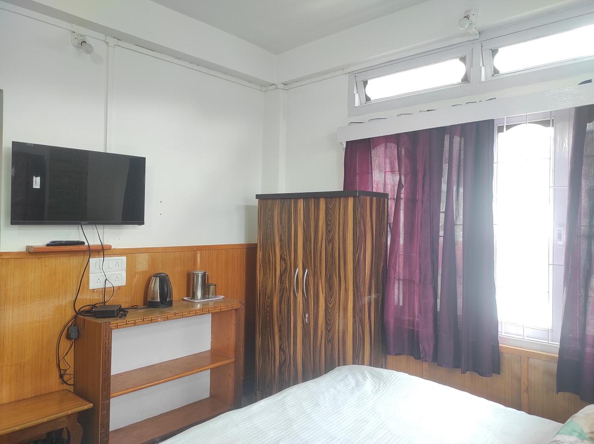 Hotel Tawang Regency Buitenkant foto