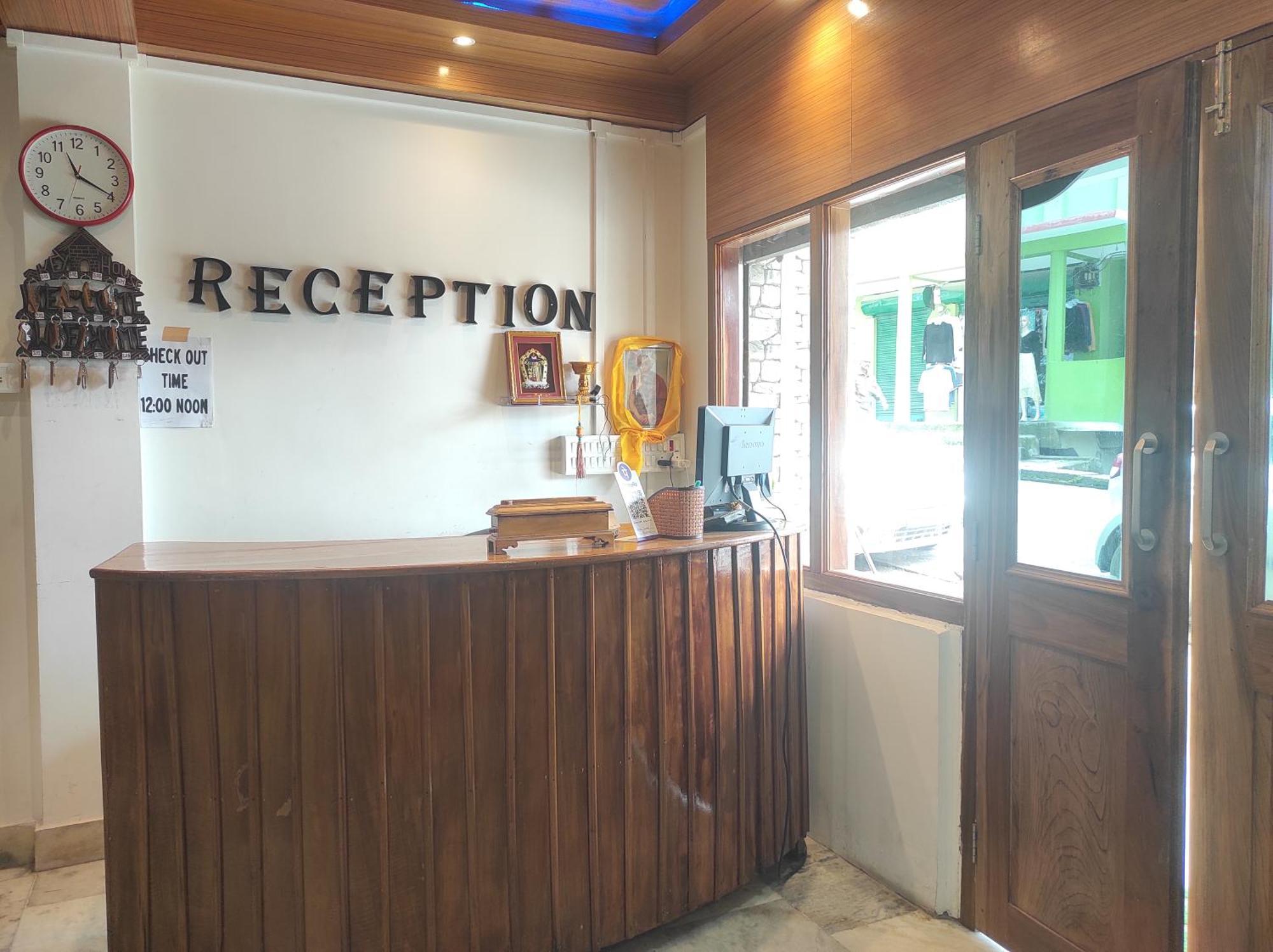 Hotel Tawang Regency Buitenkant foto